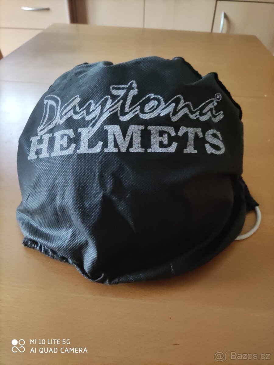 Prodám retro motorkářské helmy za super cenu