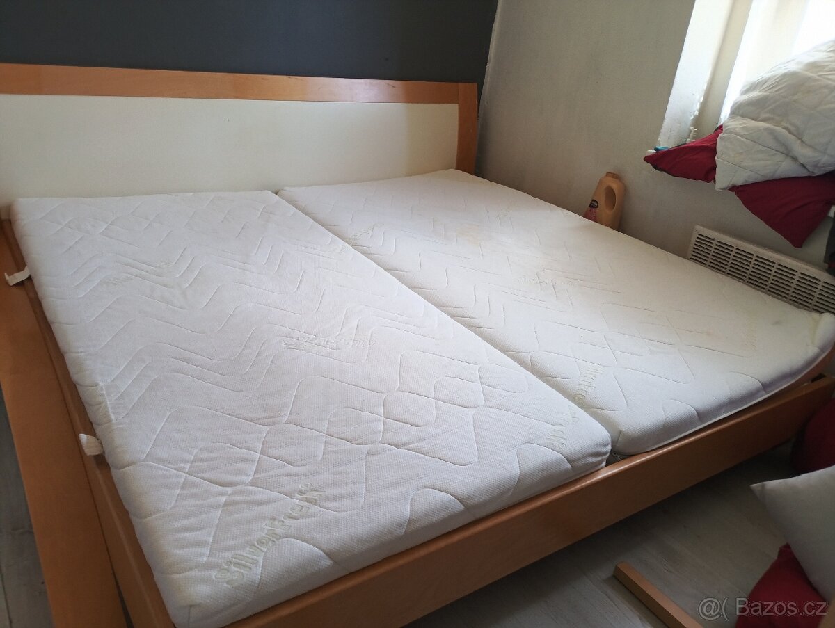 Postel,rošty,matrace.