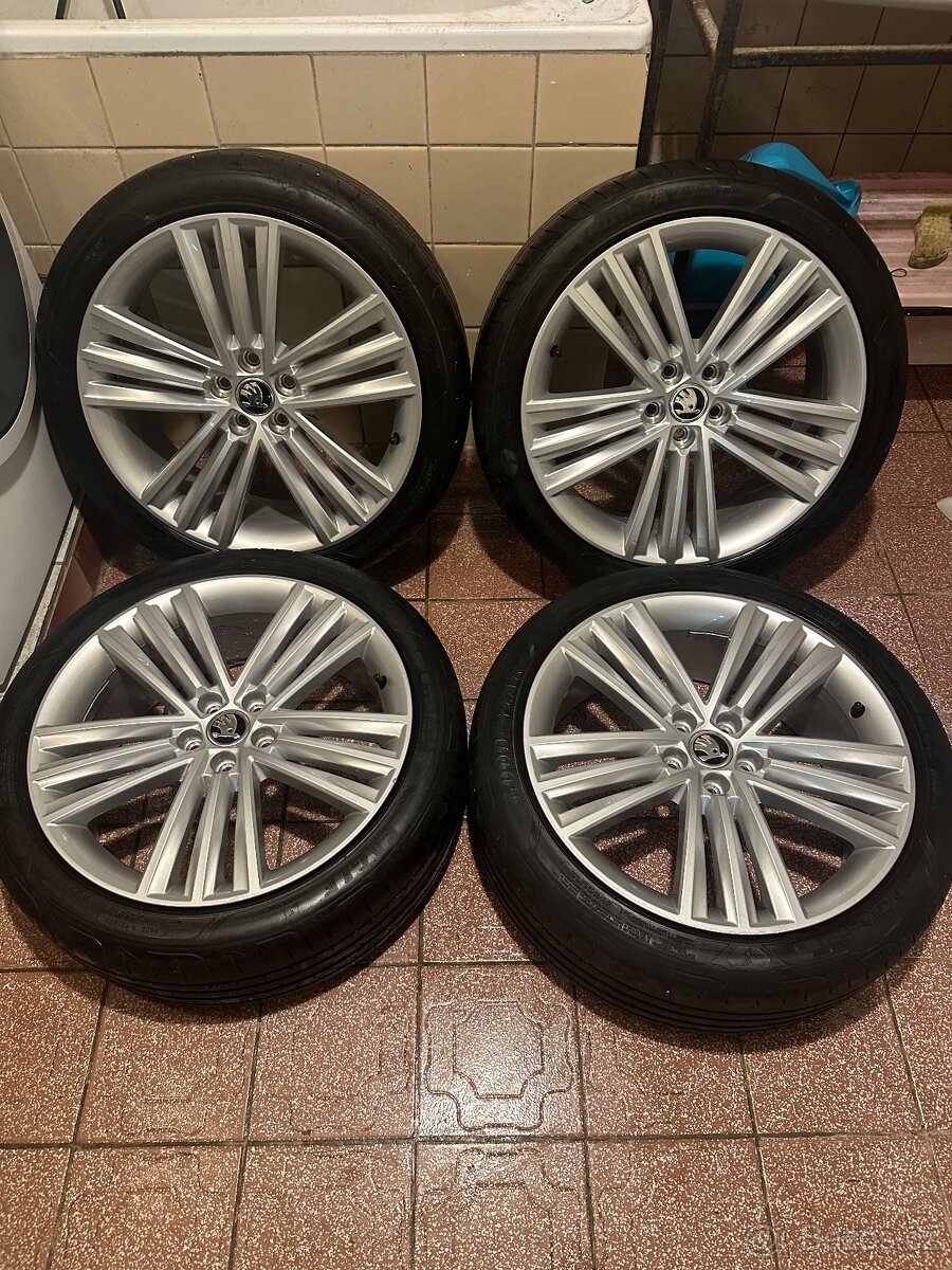 ALU Kola ŠKODA 5x100 R18 SIRIUS ZÁNOVNÍ Letní Pneu 205/45/18