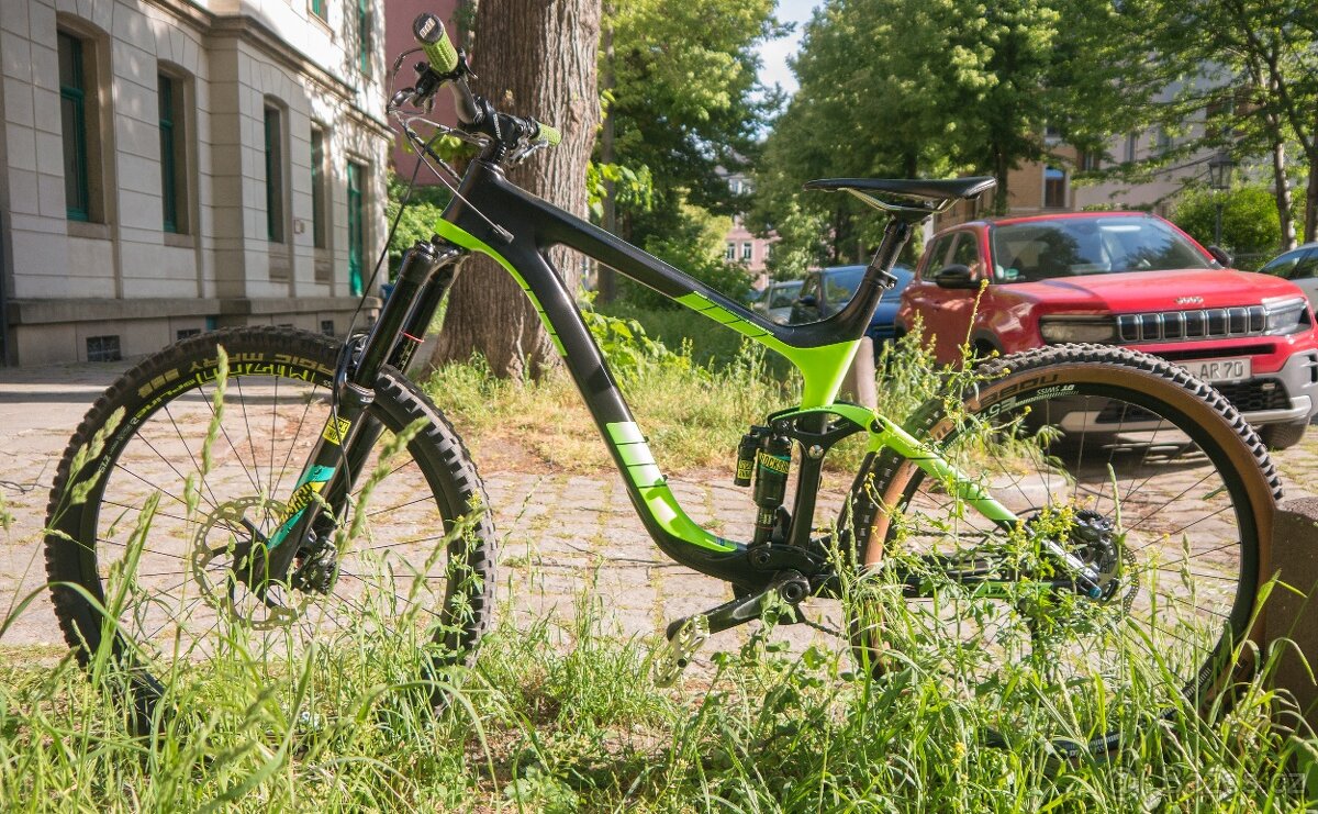 GIANT REIGN ADVANCED KARBON