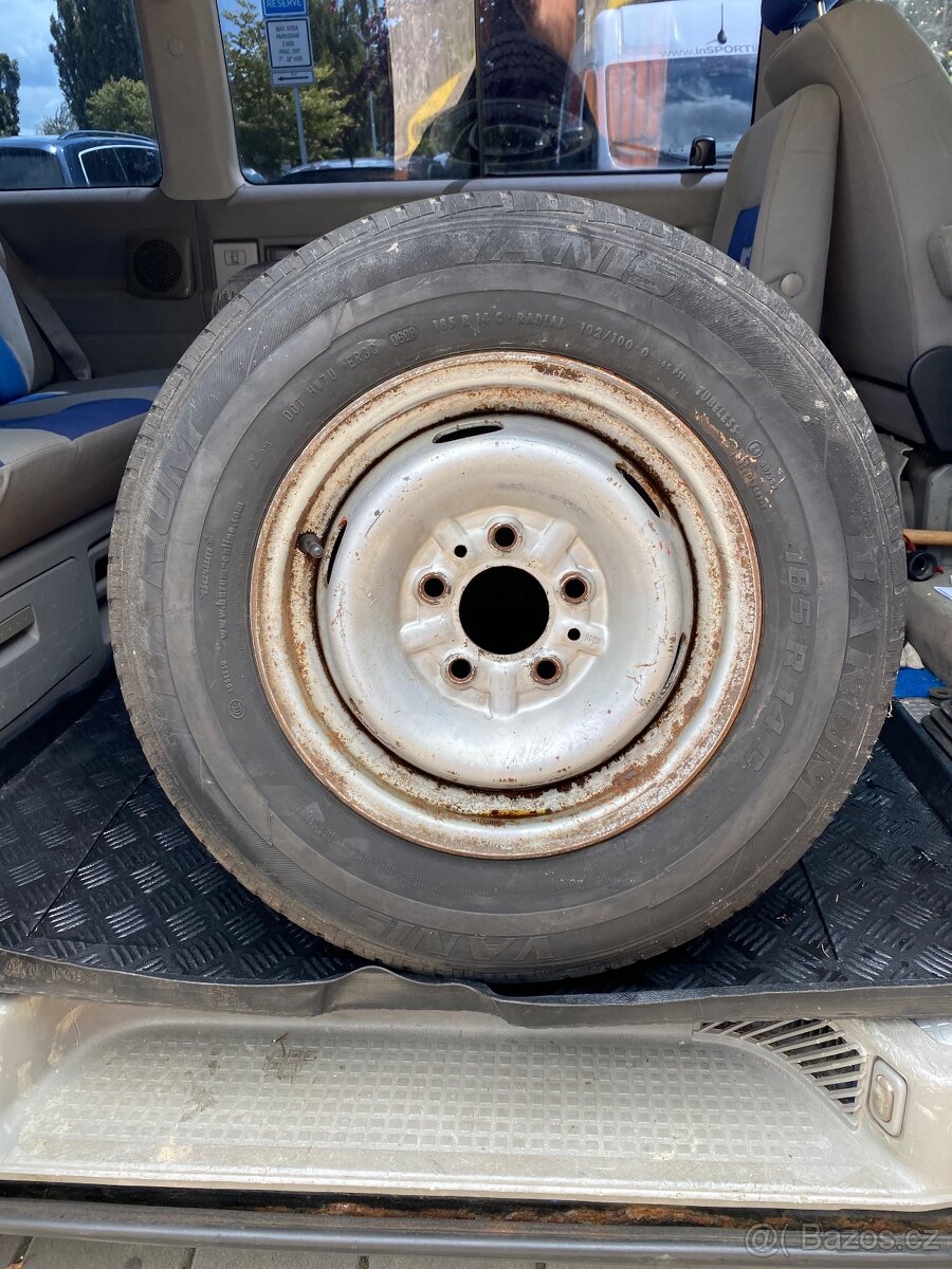 Prodám zátezové pneu 185/14C s disky na Fiat Ducato 5x113
