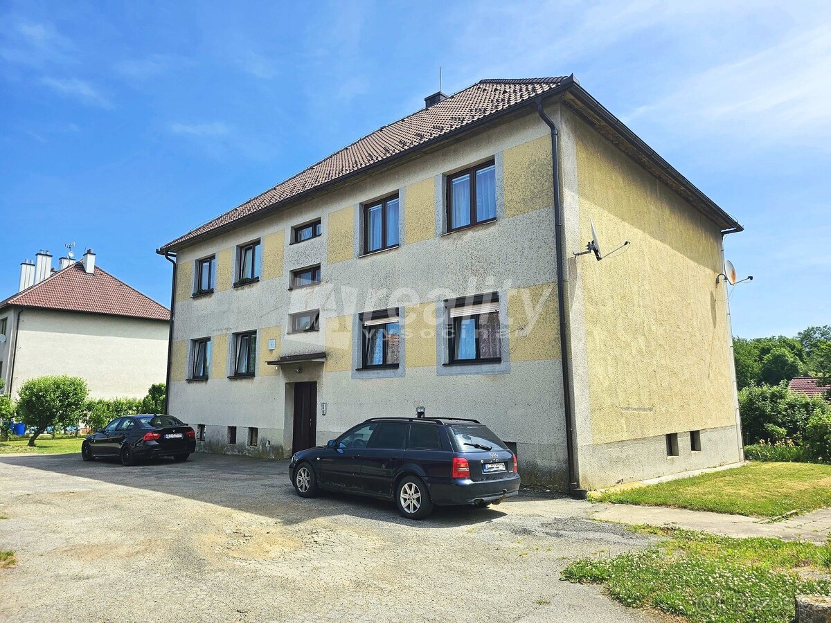 Prodej bytu s garáží a zahradou, Arnolec, ev.č. 02167