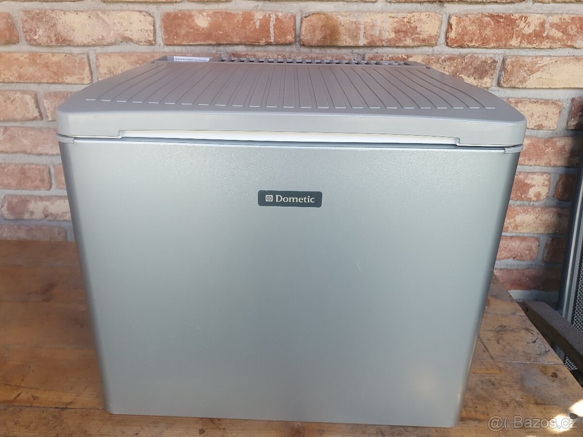 auto lednička Dometic 1200EPG (12V, 230V a plyn)