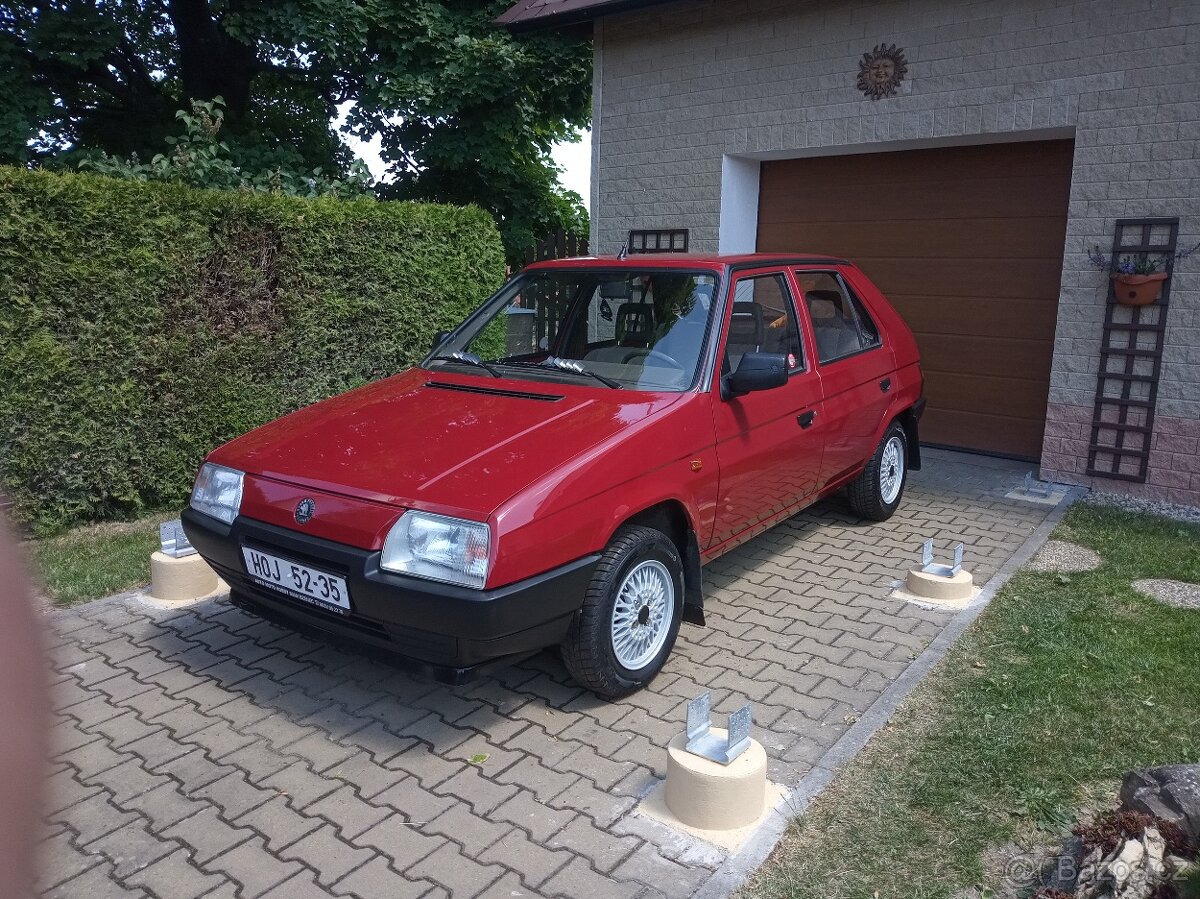 Prodám krásně zachovalý vůz Škoda Favorit 135