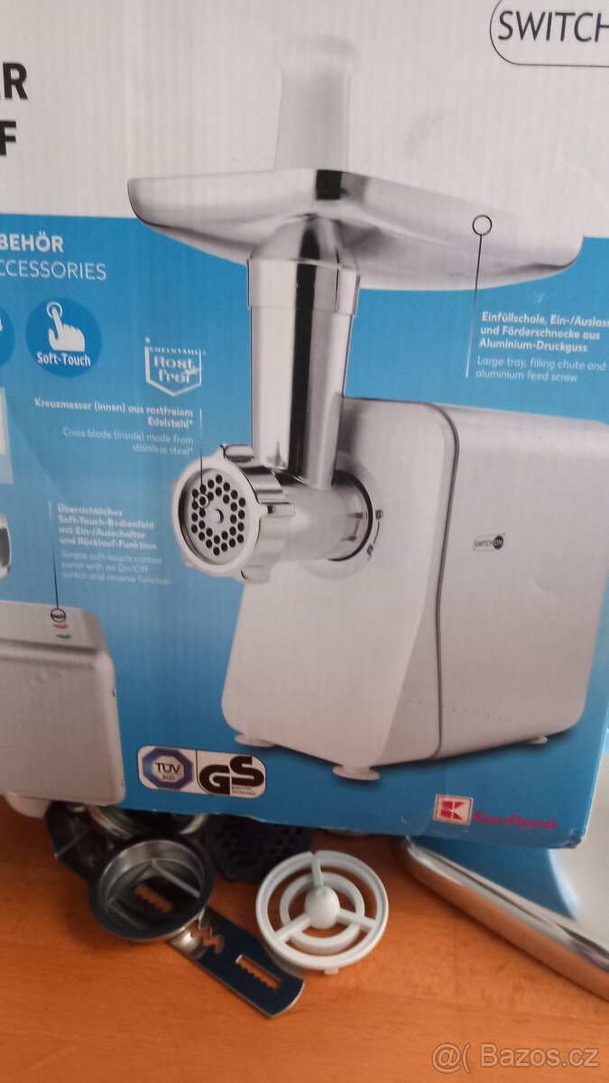 Elektrický mlýnek na maso nebo cukroví