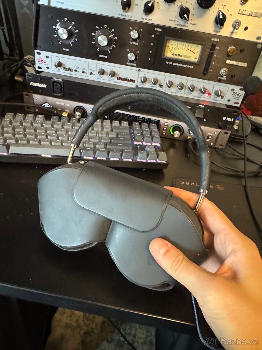Apple max AirPods