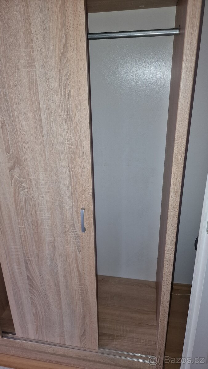 ŠATNÍ SKŘÍŇ