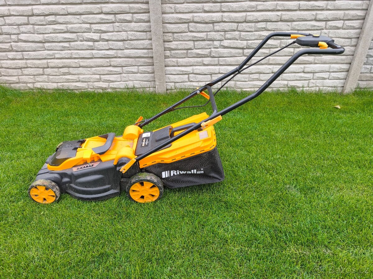 Sekačka Riwall PRO RALM 3820 set