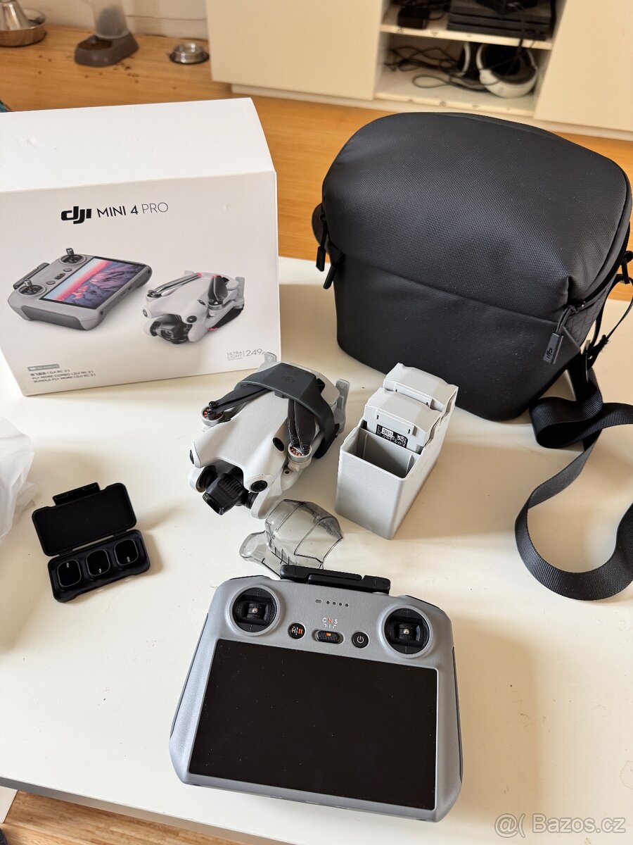 DJI mini 4 pro - fly more kombo