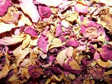 Růže okvětní plátky