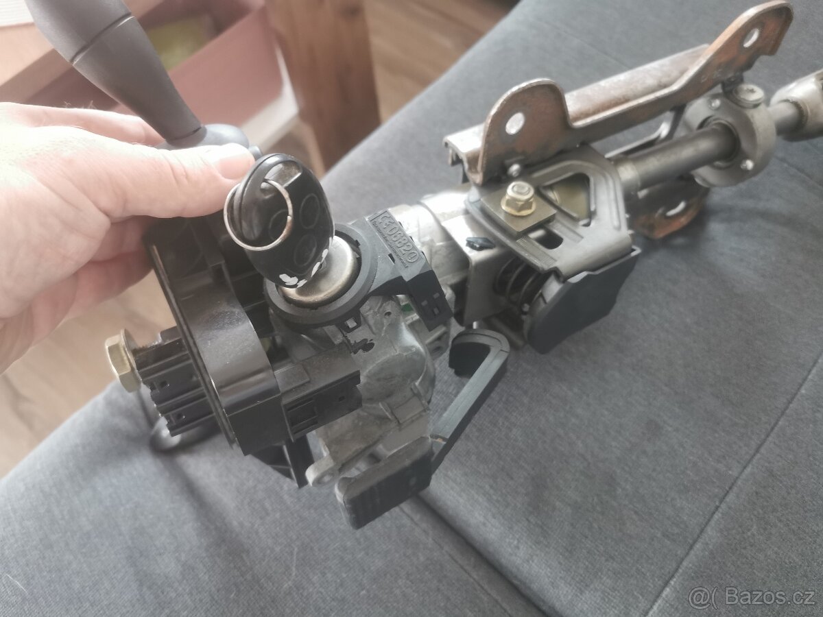 Ford Fiesta volant s eirbekem tyč řízení