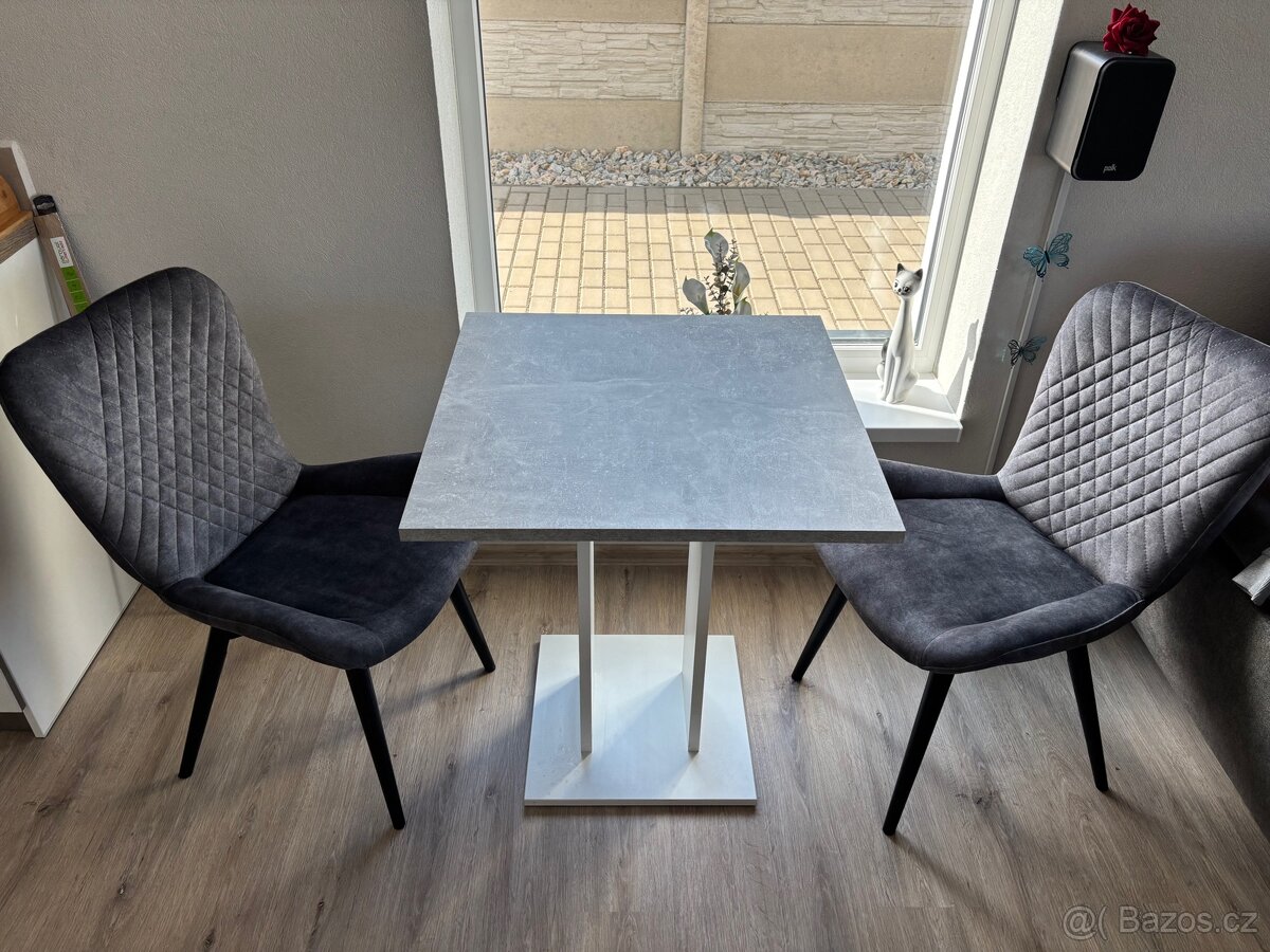 Jídelní stůl + židle