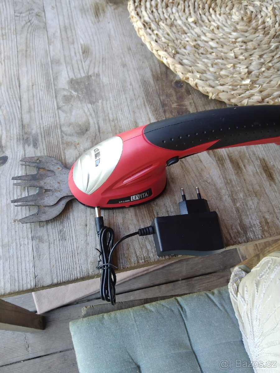 Zahradní nůžky Levita