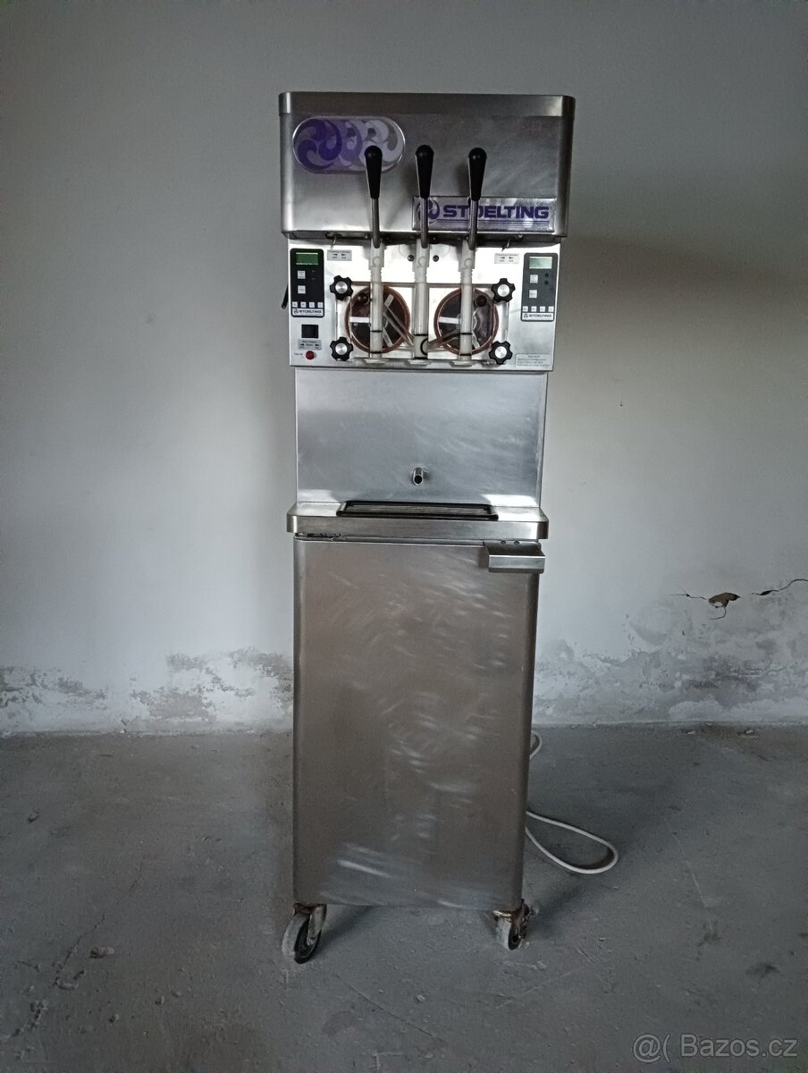 Zmrzlinový stroj + tříšťovač obojí na 220V