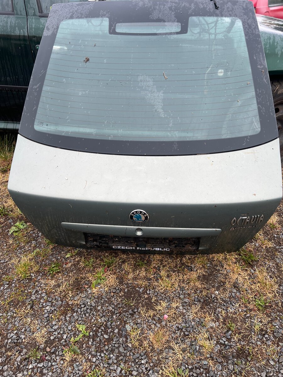 Páté dveře Škoda Octavia 1