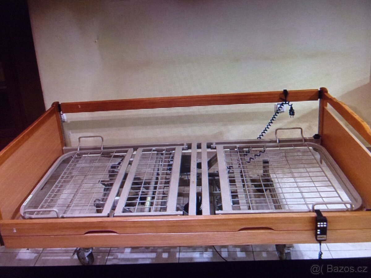 Elektrická polohovací zdravotní postel