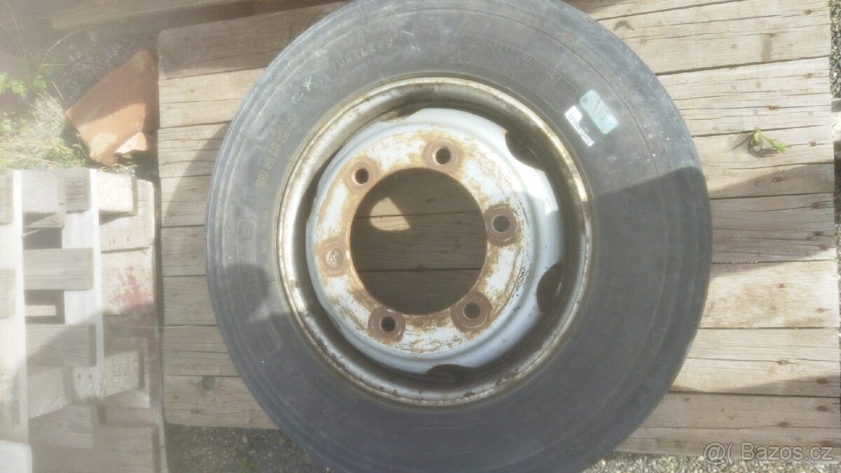 Disky a pneu na nákladní vozidlo