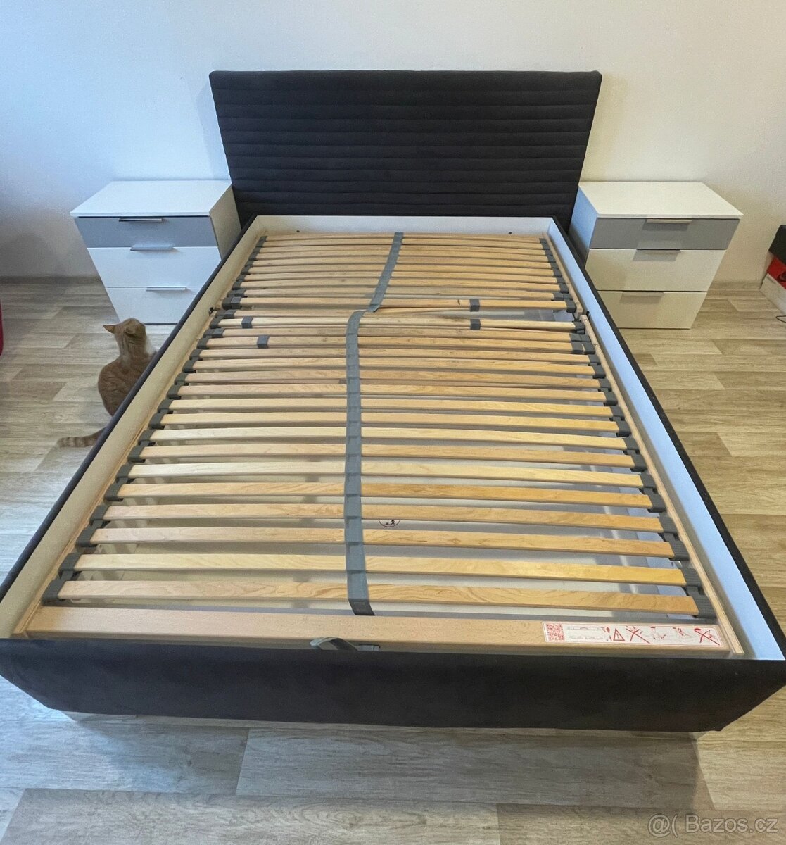 prodám postel 140 x 200 + 2 noční stolky
