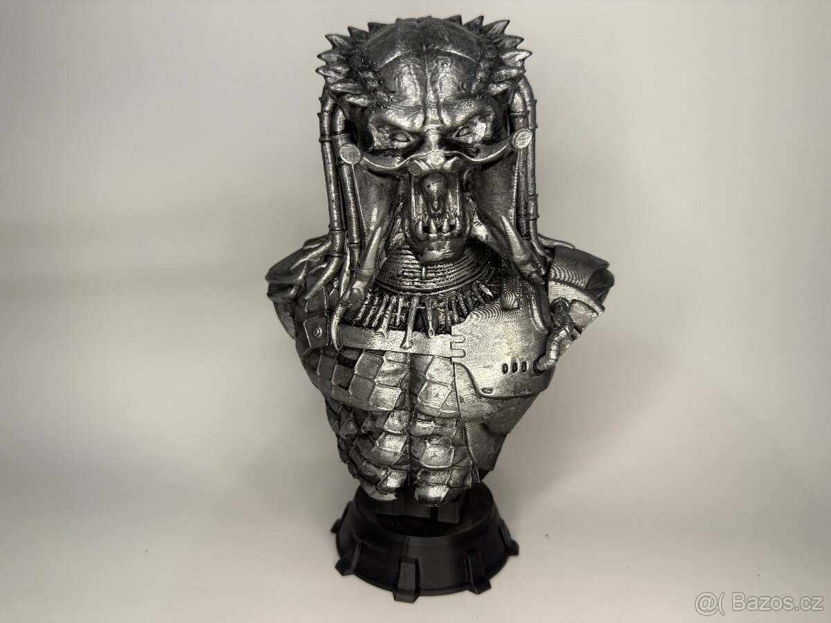 Predátor busta 22 cm