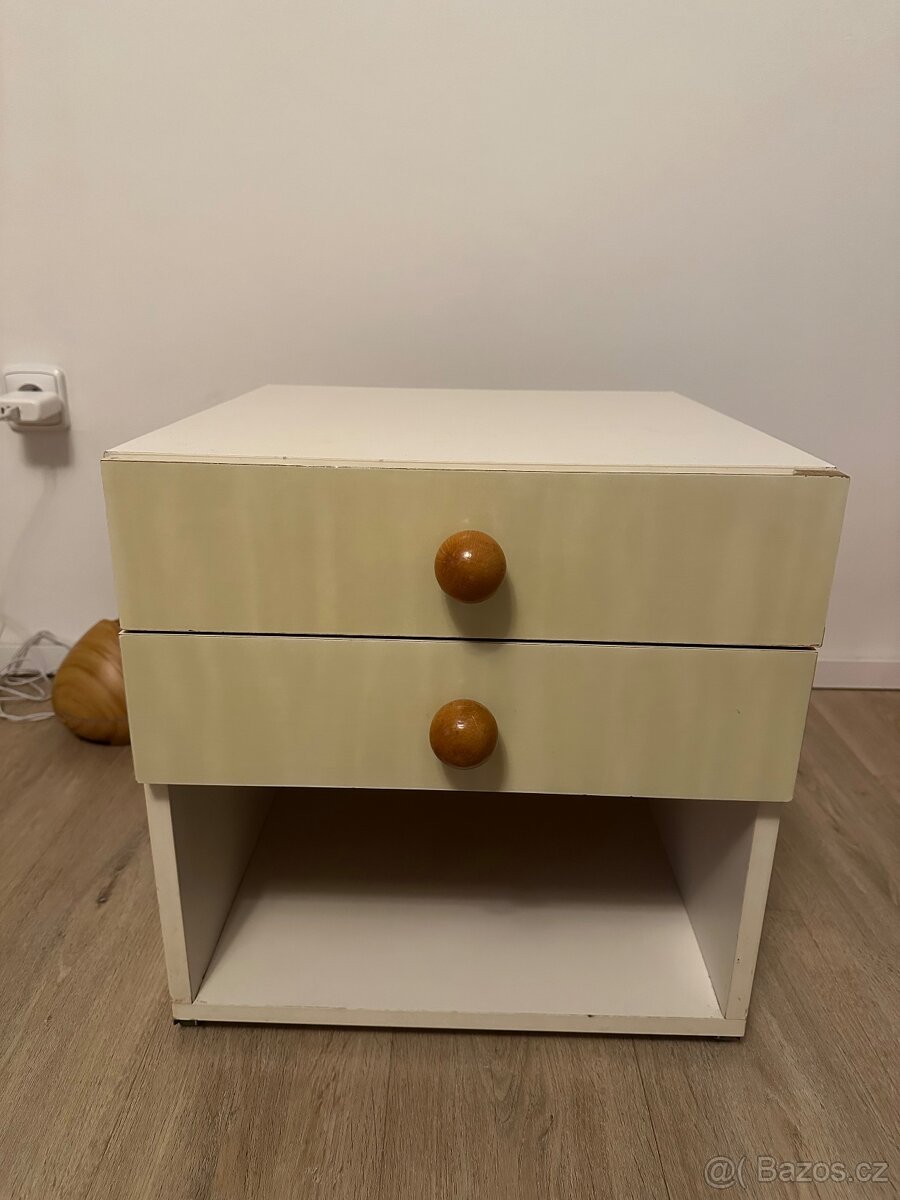 Noční stolek - retro