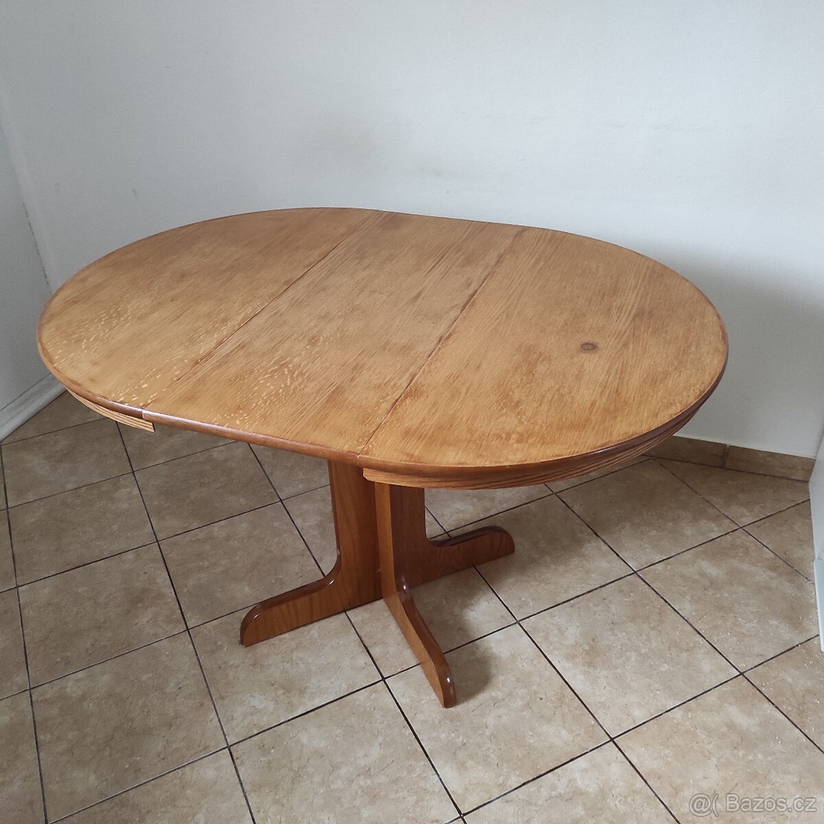 Rozkládací kulatý jídelní stůl 90 - 124