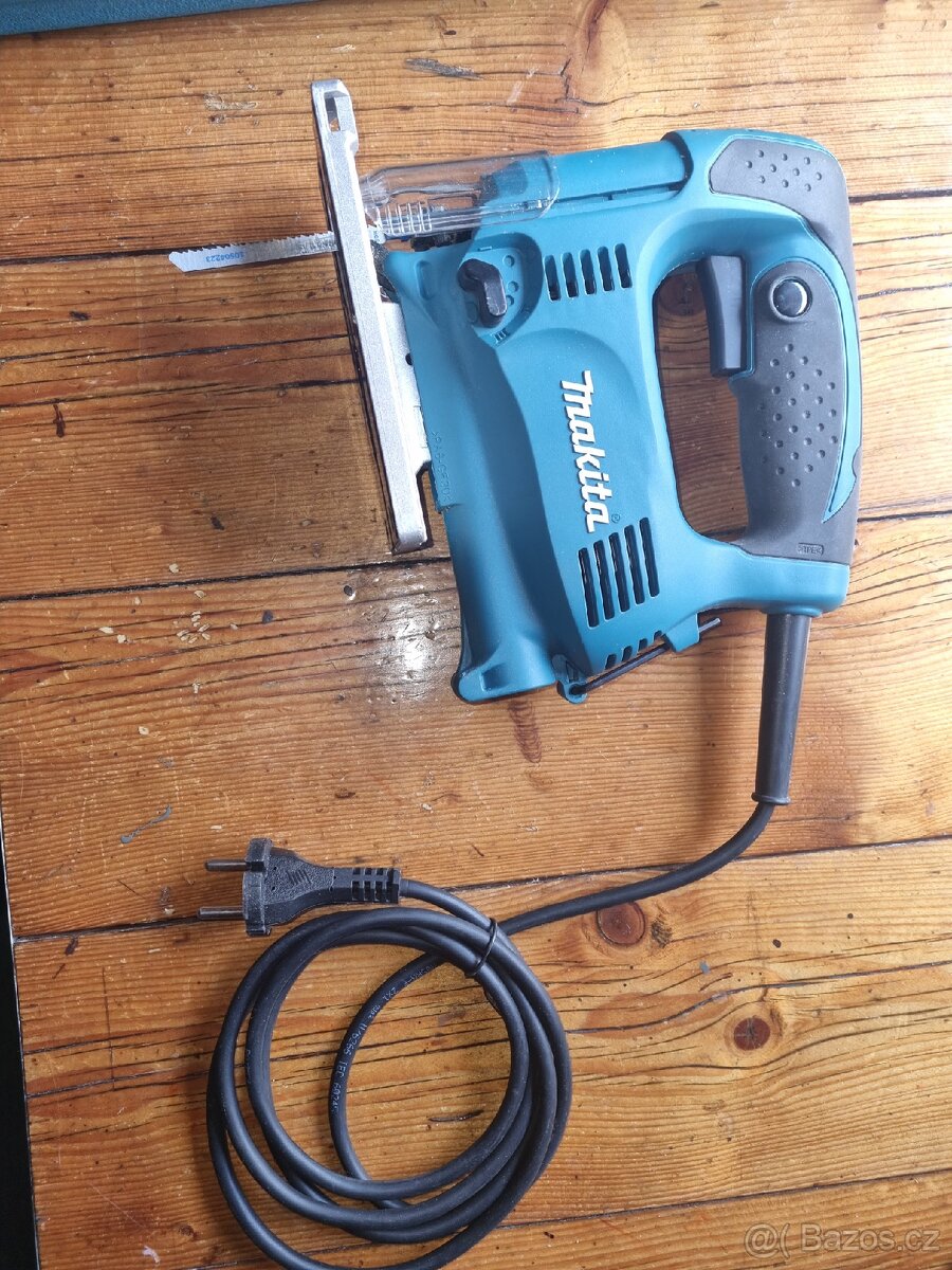 Prodám přímočarou pilu Makita.