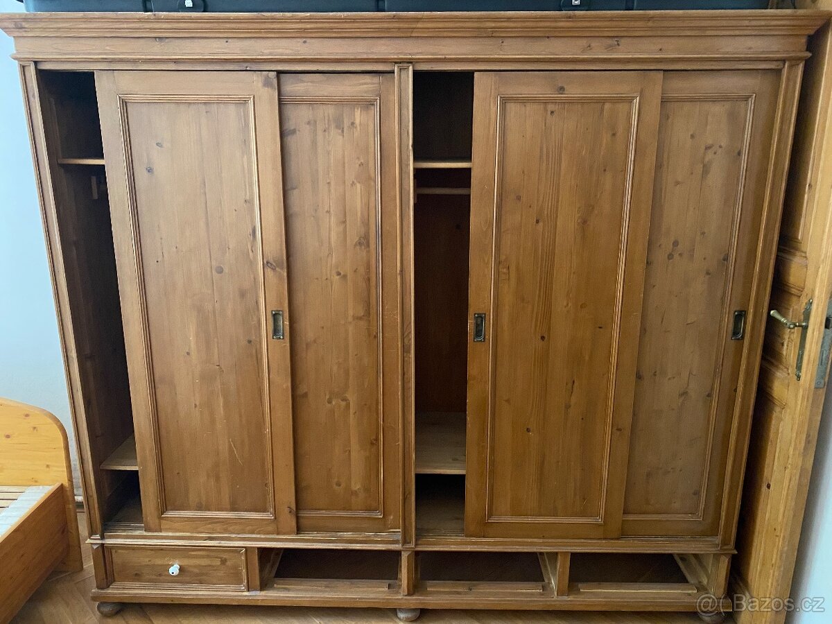 Šatní skříň