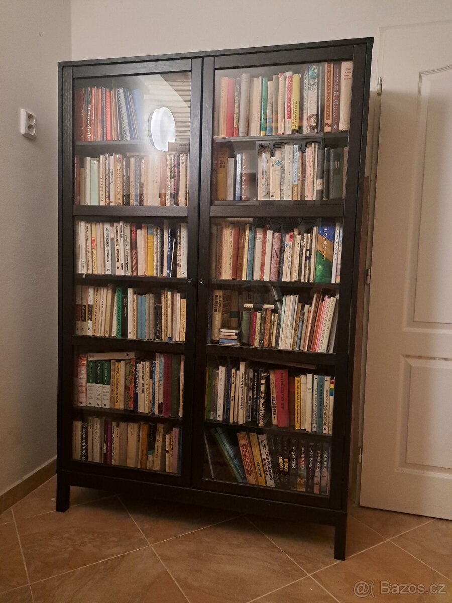 Skříň prosklená IKEA