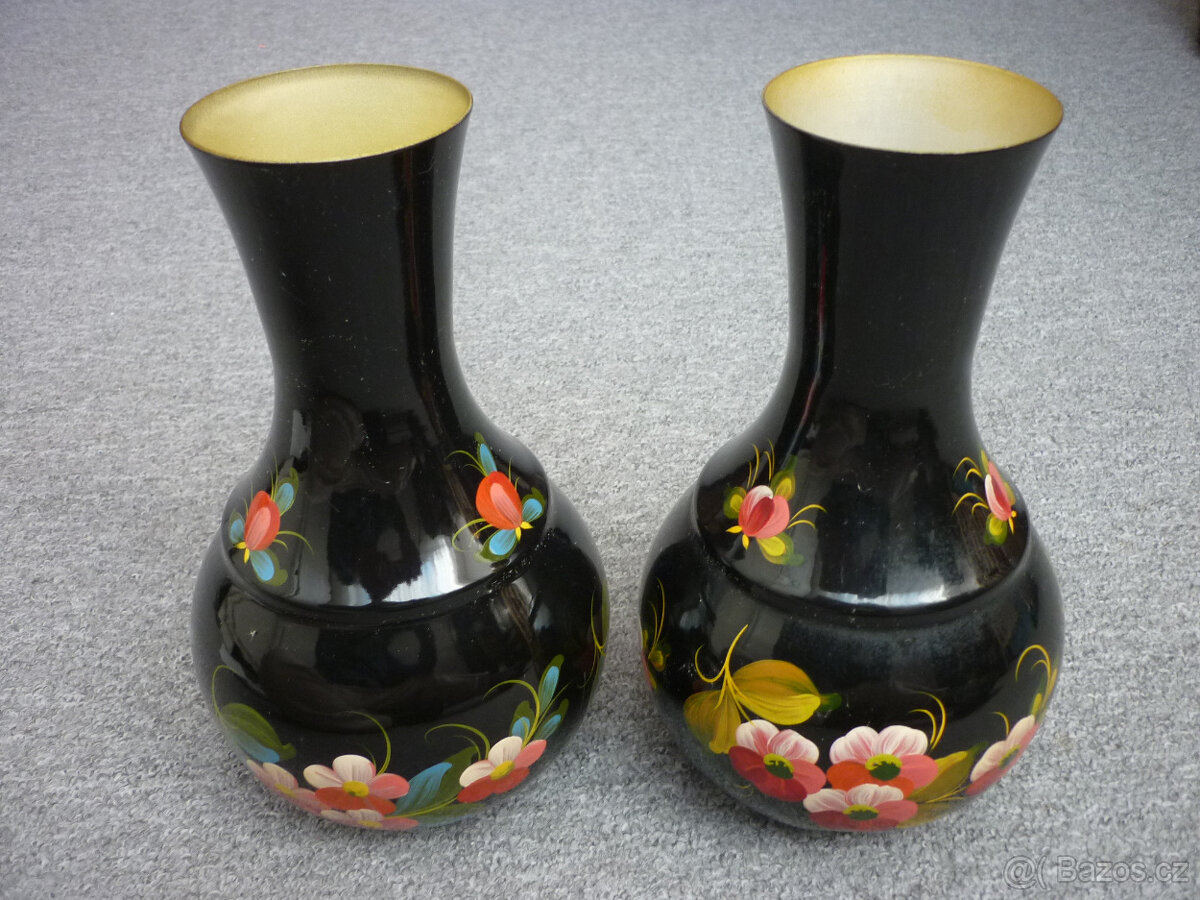 retro vázy a džbány