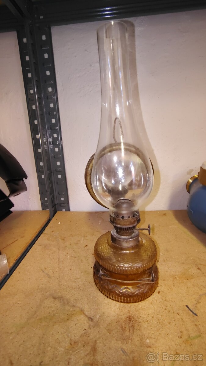 Svítilna, petrolejová lampa.