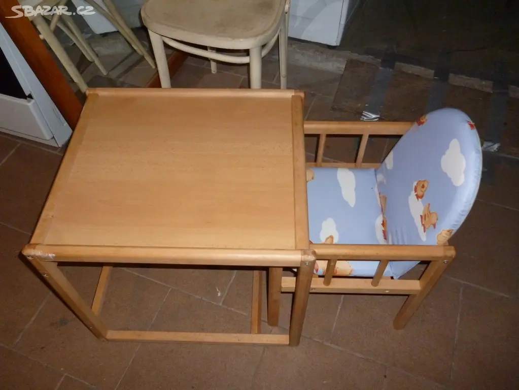 dětská židlička se stolíkem za 1000kč