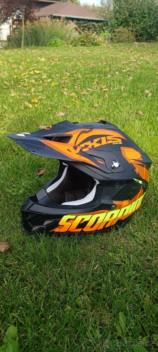 Přilba Scorpion