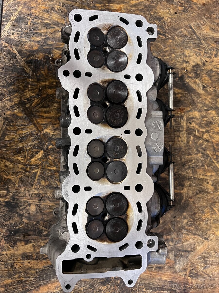 Hlava motoru GSX-R 750 k6-k7