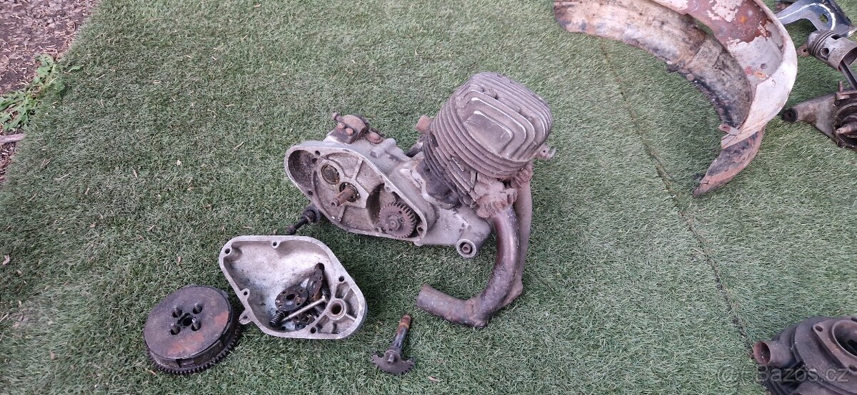 Prodám motor ČZ 250 Sport předválečná
