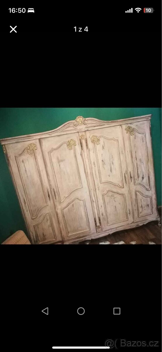 Stará zrenovovaná masivní skříň shabby retro vintage