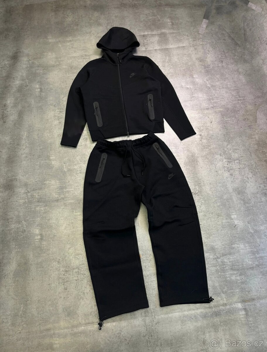 Black tech fleece