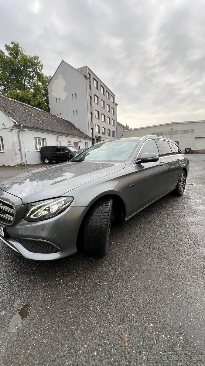 Mercedes- Benz E 300 de, DPH