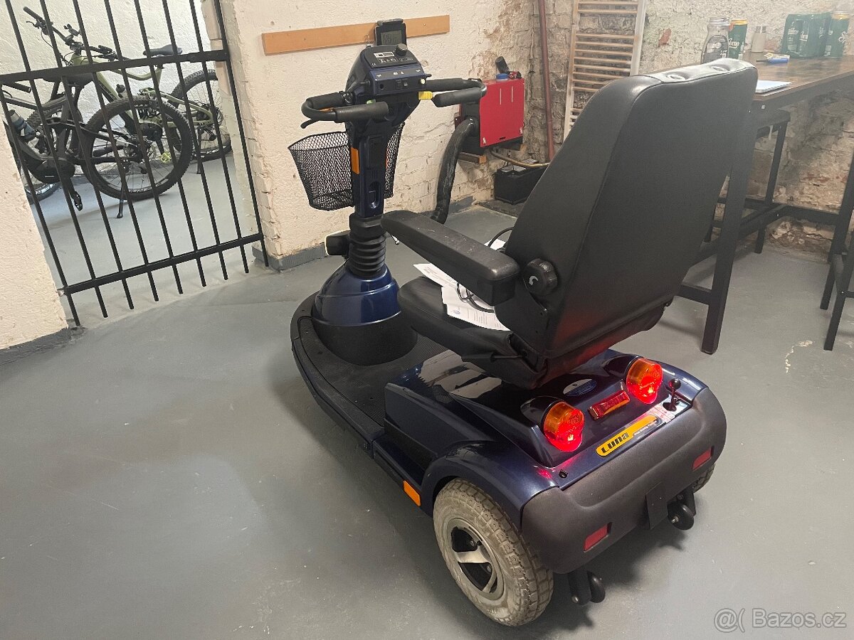 Elektrický tříkolový skútr pro seniory