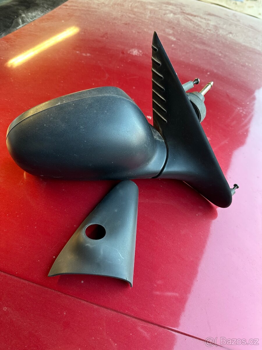 Pravé zpětné zrcátko na Peugeot 406