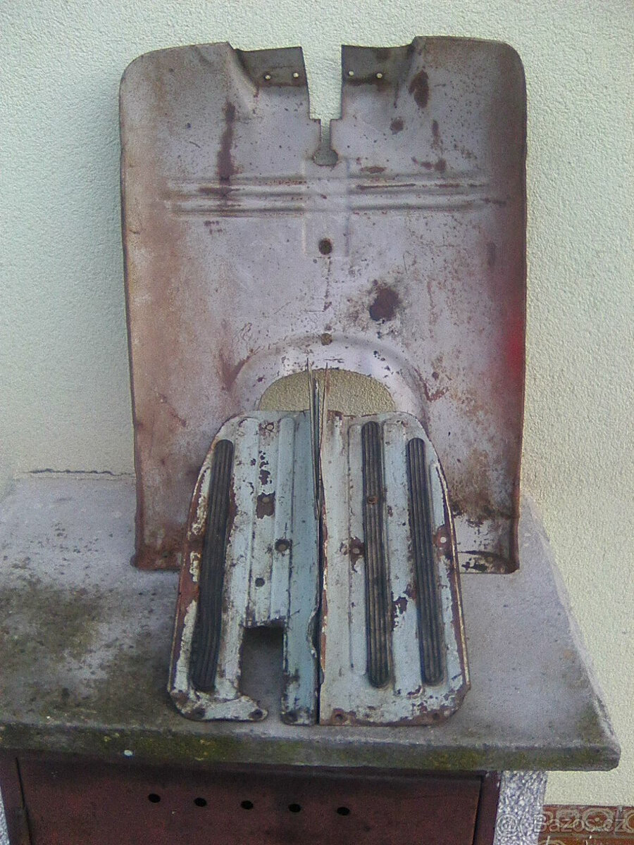 Jawa 50 Pionýr-revmaplechy s nášlapy,výfuky,z.tlumiče,p.blat