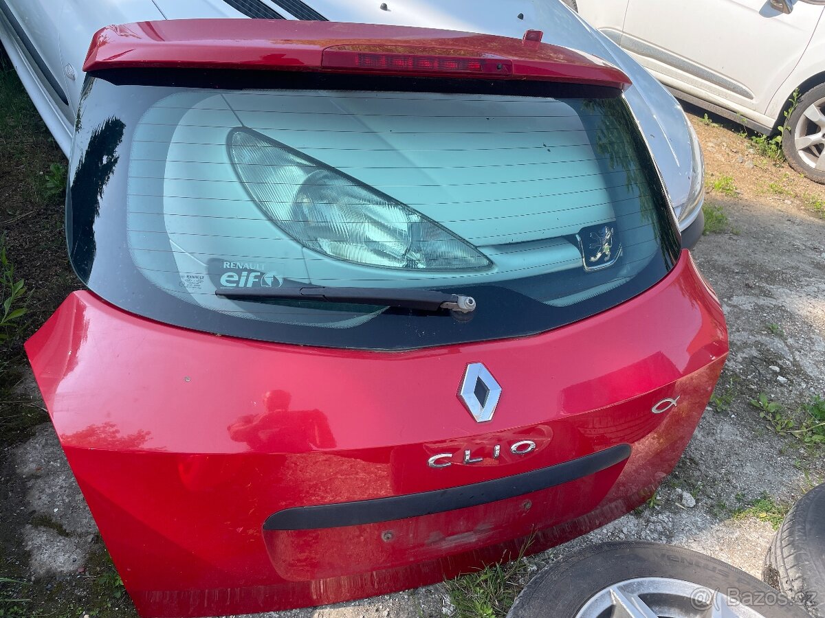 Patě dveře na Renault Clio kombi rok 2012