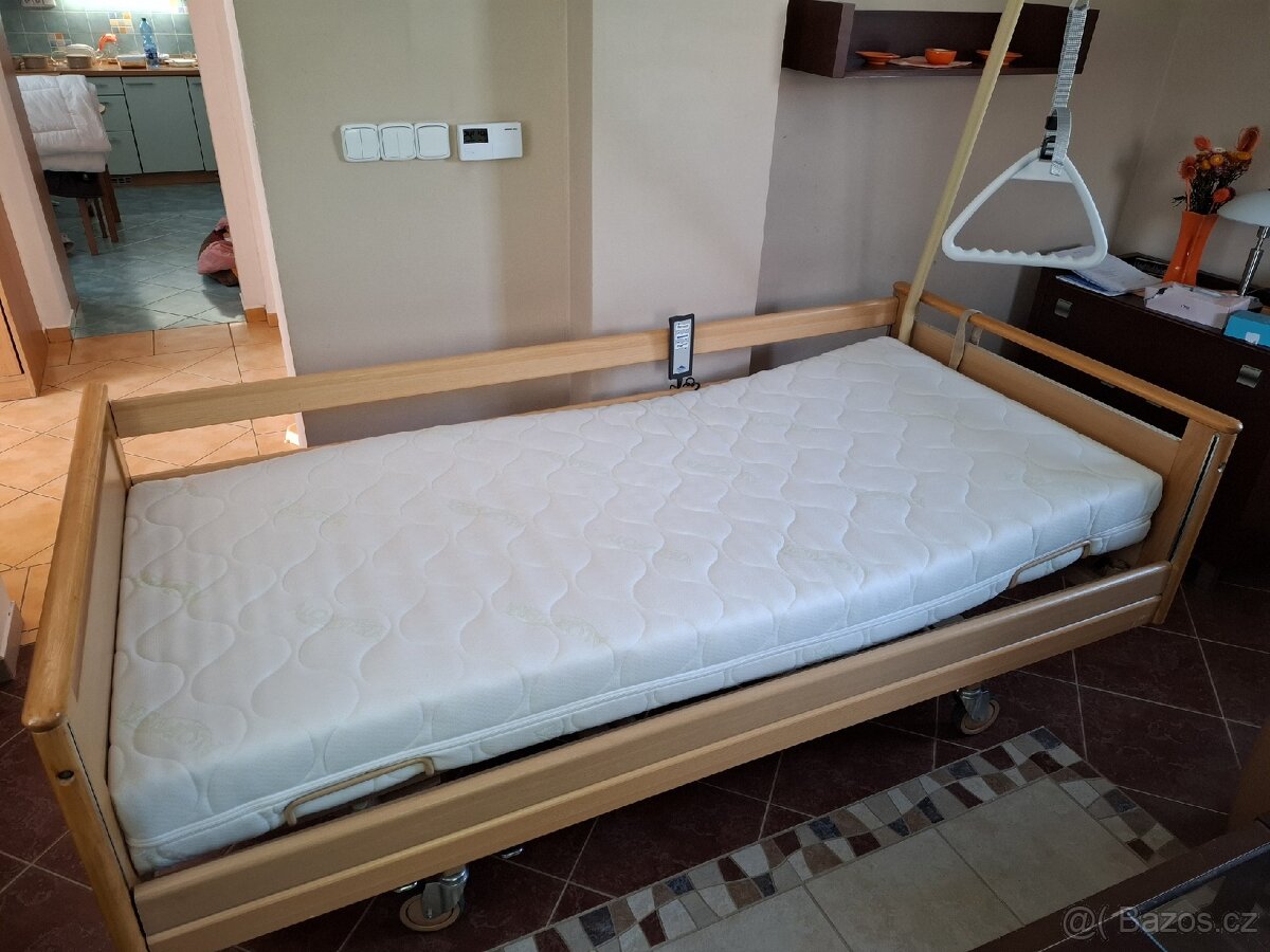 Elektrická polohovací zdravotní postel
