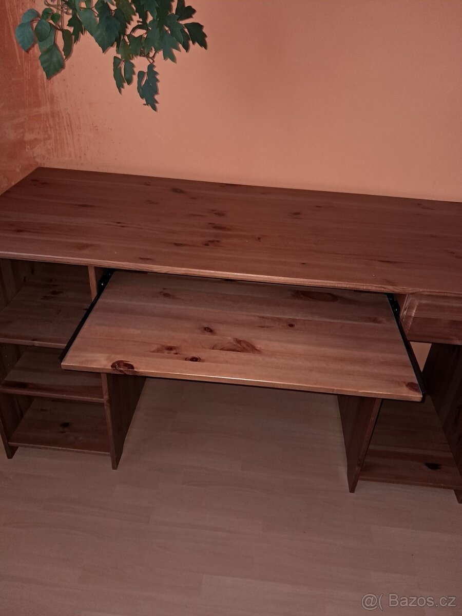 Psací stůl