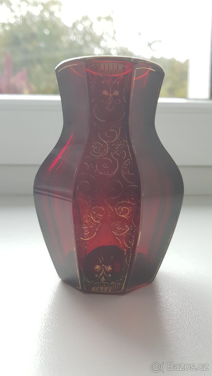 starožitná váza - nejspíše huť Josefína