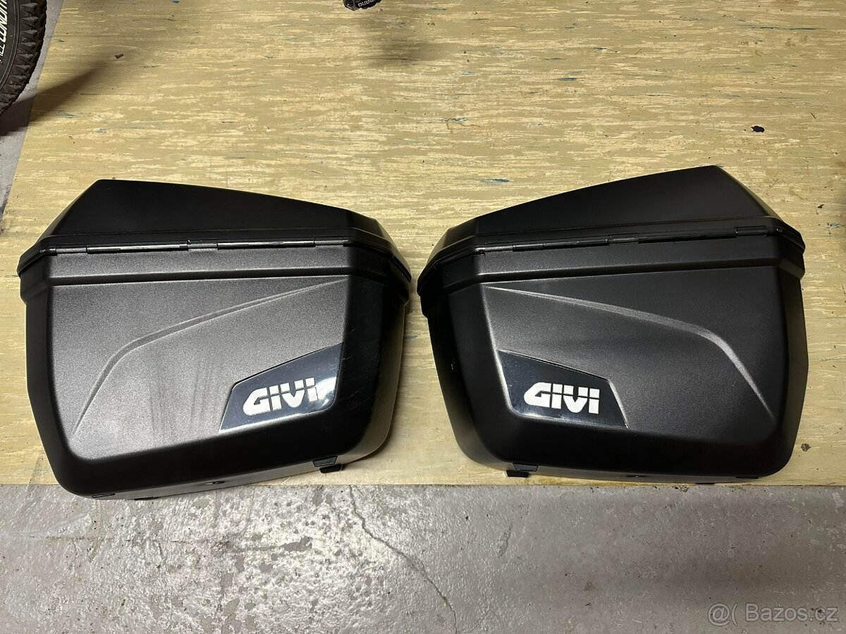 Givi E22N boční kufry černé 2x22 l