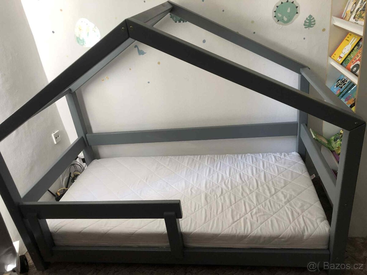 Dětská postel s bočnicí a matrací