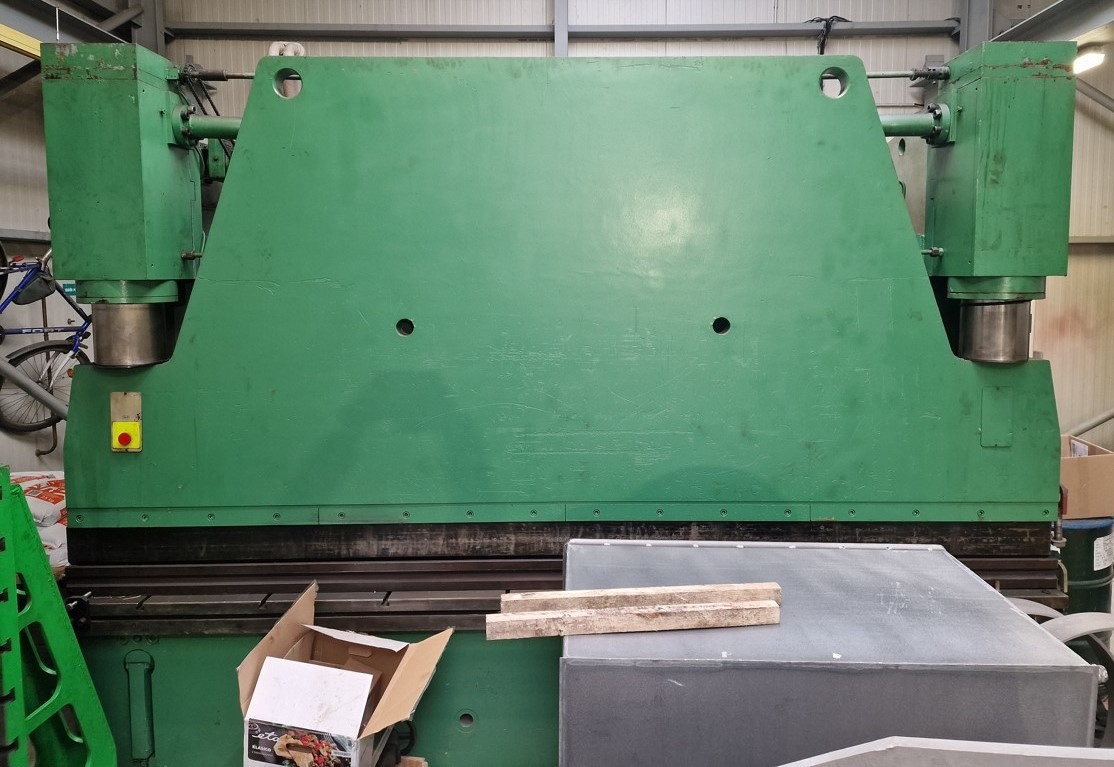 Ohraňovací lis CTO 250 A