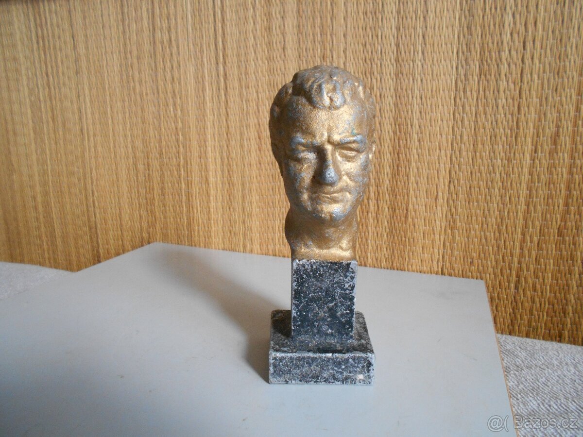 Stará, hliníková busta Klement Gottwald, výška 15 cm