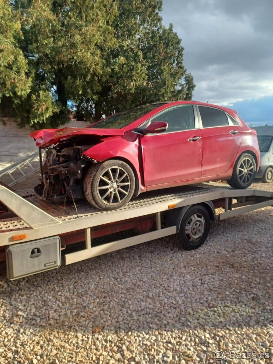 Rozpredám Hyundai i30 1.6GDI 99kw G4FD 2013 automat