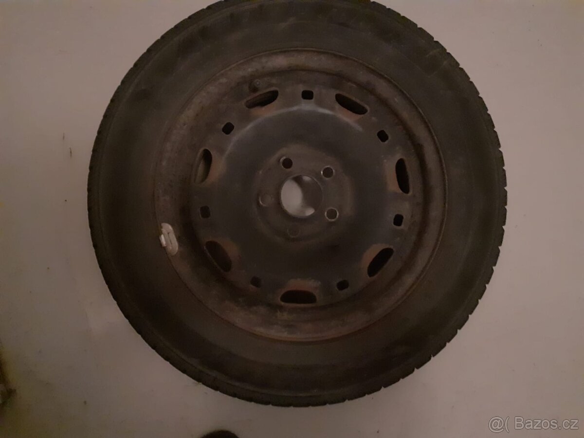 Zimní pneu včetně plechových disků 165/70 R14 DOT2320